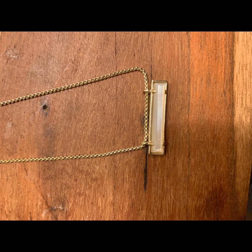 Kendra Scott necklace